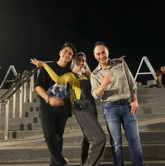 Potret kedekatan Ferry Irawan dan Athalla Naufal © berbagai sumber