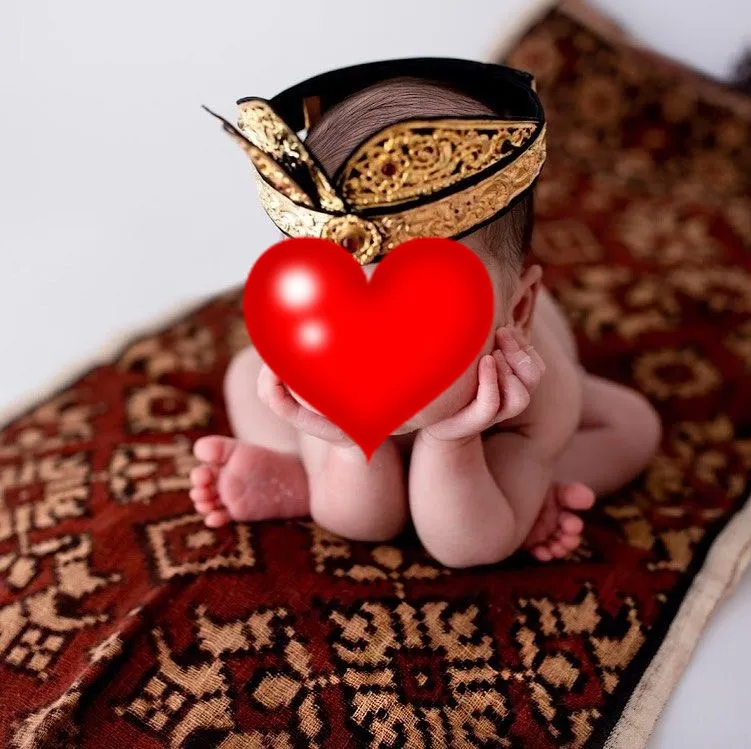 Pemotretan newborn anak seleb dengan pakaian adat Instagram Pemotretan newborn anak seleb dengan pakaian adat Instagram
