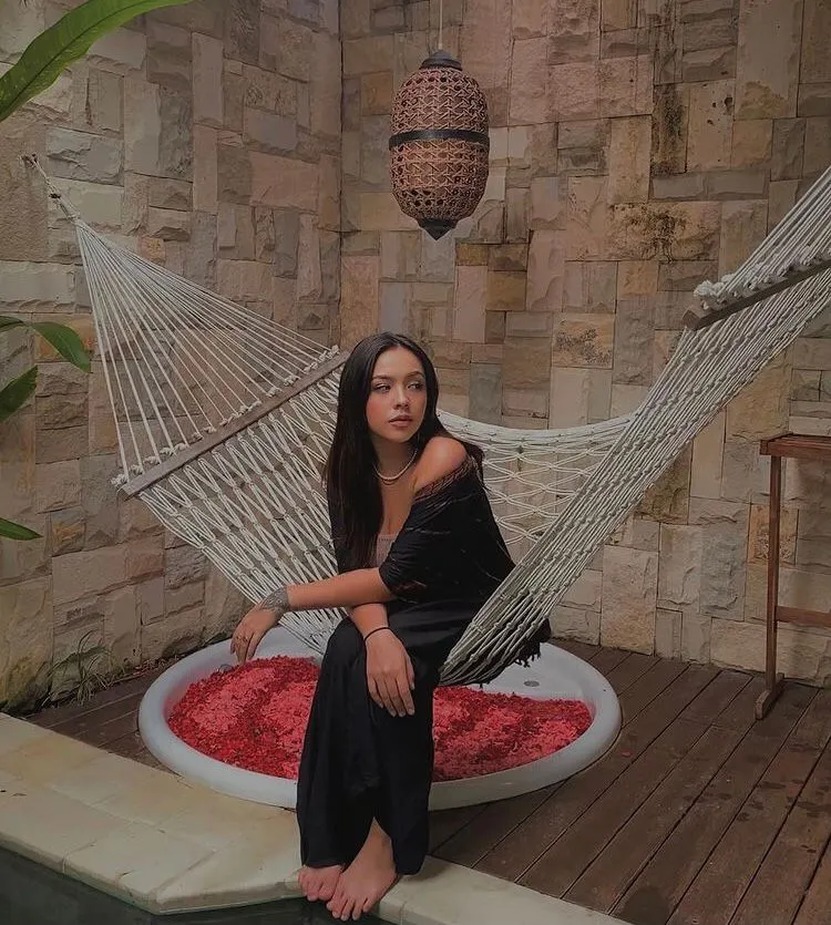 Potret Sarah Louise kekasih Fadly Faisal kakak Fuji Instagram/@srhloisee Potret Sarah Louise kekasih Fadly Faisal kakak Fuji Instagram/@srhloisee