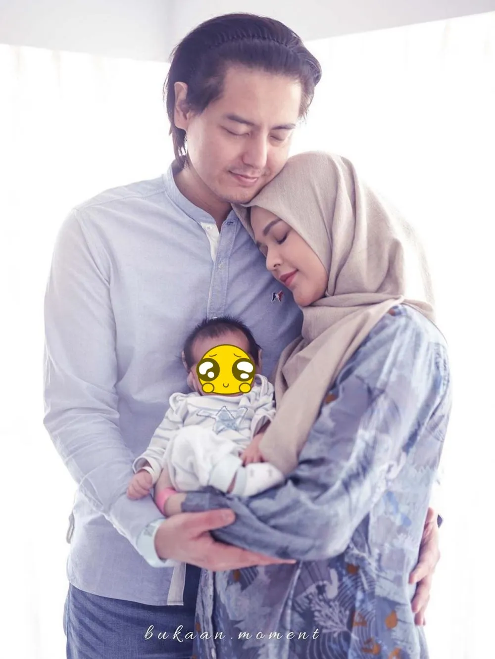 Pemotretan seleb bareng anak pertama © berbagai sumber Pemotretan seleb bareng anak pertama © berbagai sumber