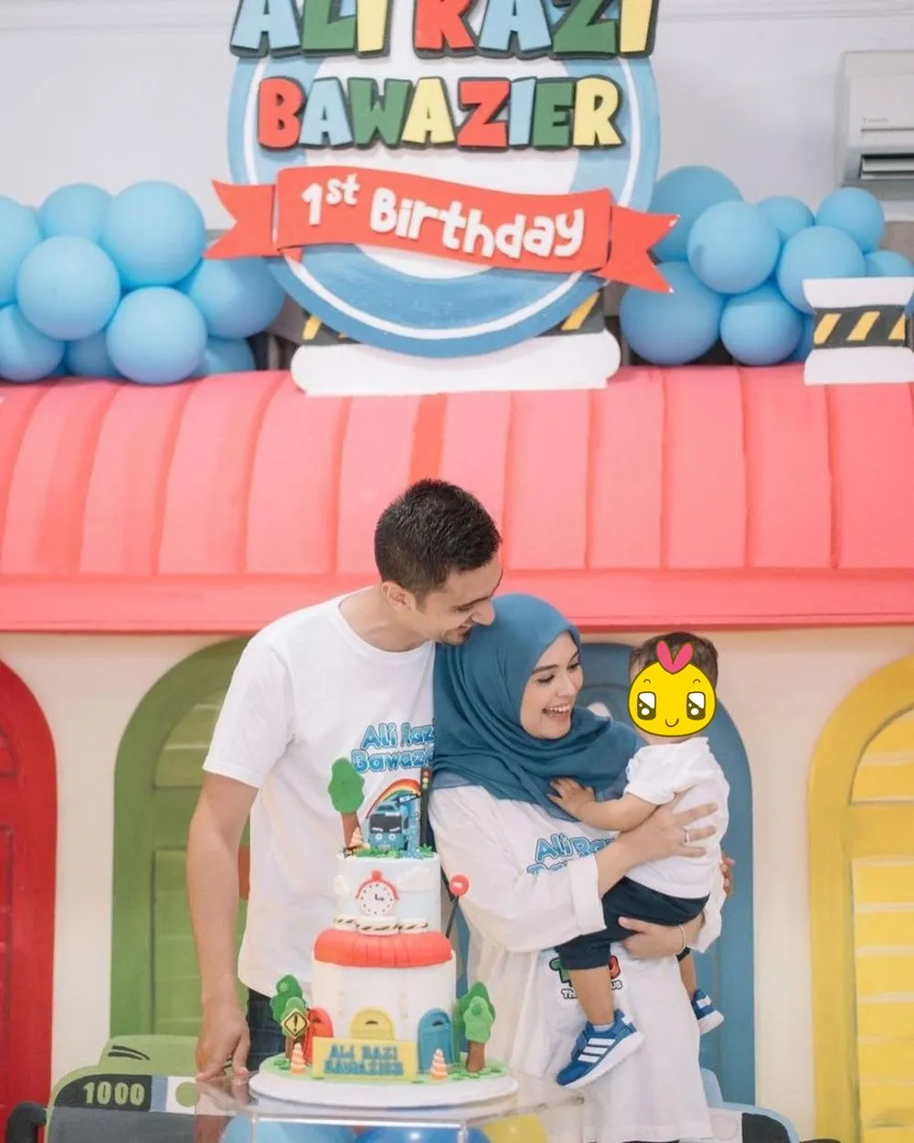 momen ulang tahun anak Vebby Palwinta © berbagai sumber