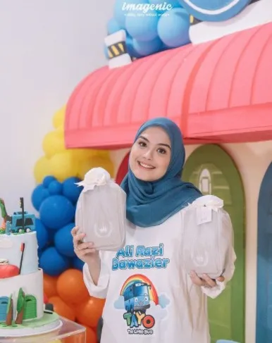 momen ulang tahun anak Vebby Palwinta © berbagai sumber