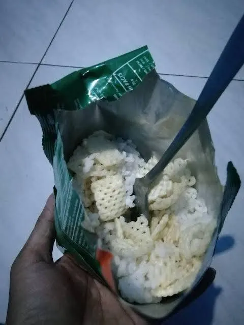 potret lucu yang penting makan nasi © berbagai sumber