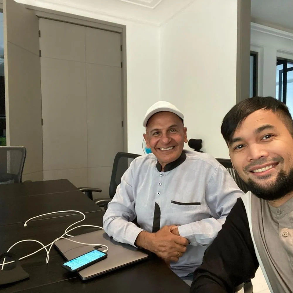 Potret kedekatan pesinetron dan ayah mertua © Instagram