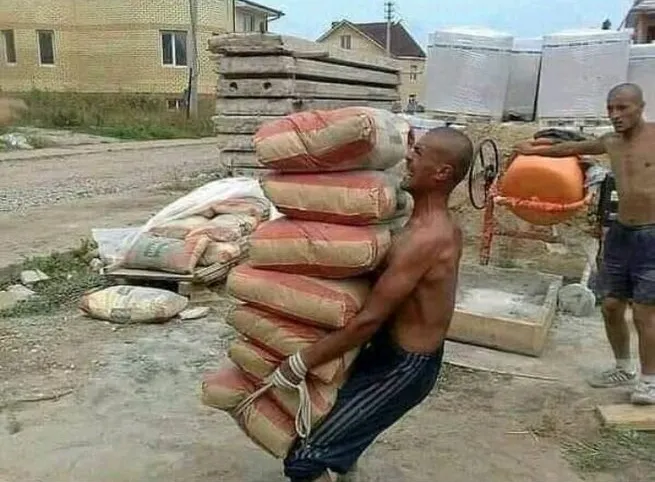 potret orang bawa material bangunan lucu © Instagram potret orang bawa material bangunan lucu © Instagram