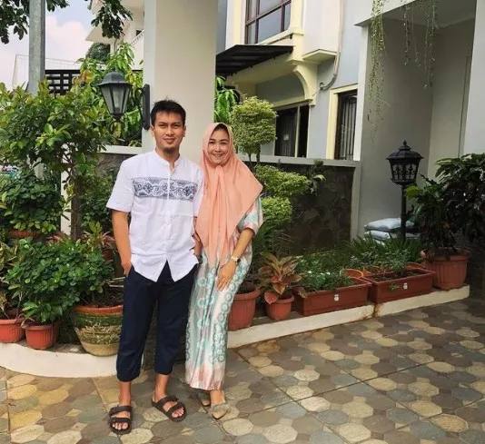 atlet bulu tangkis dan pasangan Berbagai sumber atlet bulu tangkis dan pasangan Berbagai sumber