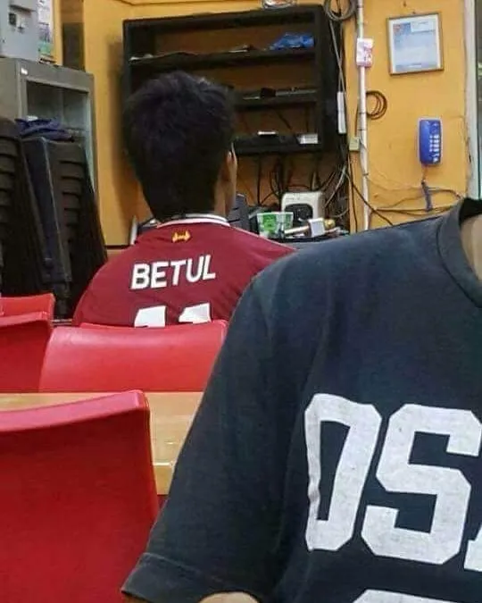 tulisan kocak di baju bapak bapak © berbagai sumber