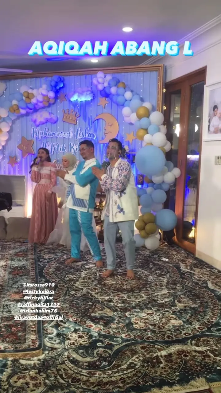 gaya seleb hadiri akikah anak lesty dan billar © instagram