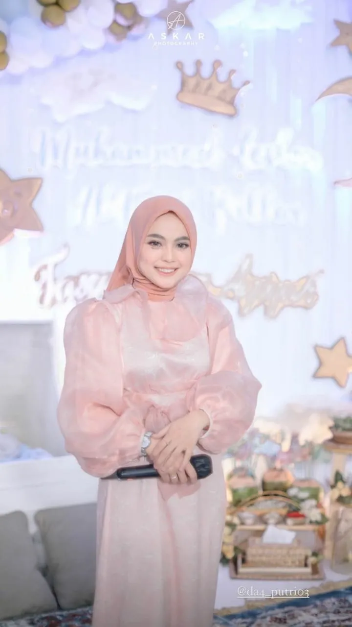 gaya seleb hadiri akikah anak lesty dan billar © instagram