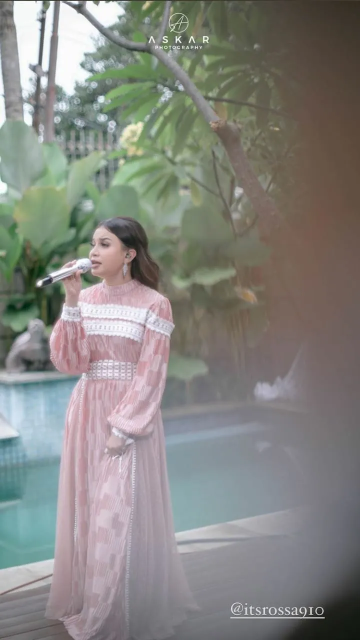 gaya seleb hadiri akikah anak lesty dan billar © instagram