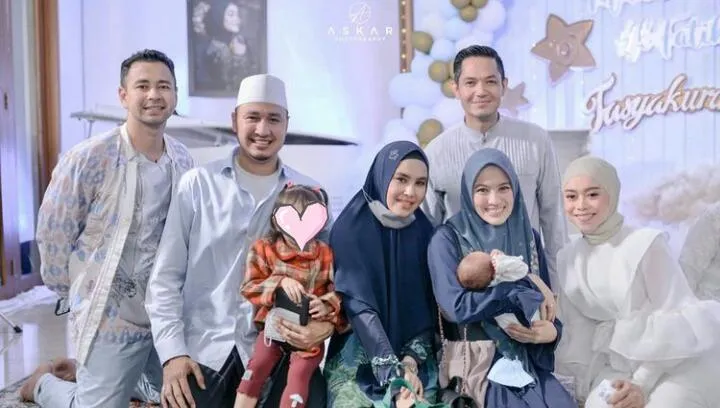 gaya seleb hadiri akikah anak lesty dan billar © instagram