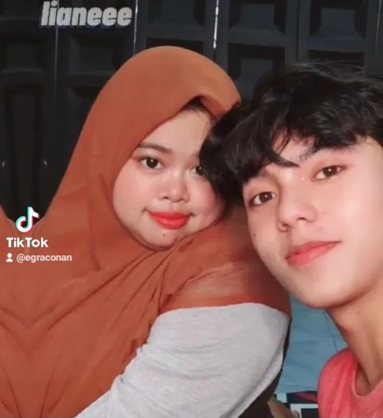 Potret kebersamaan Kekeyi dan pacar barunya Berbagai sumber Potret kebersamaan Kekeyi dan pacar barunya Berbagai sumber