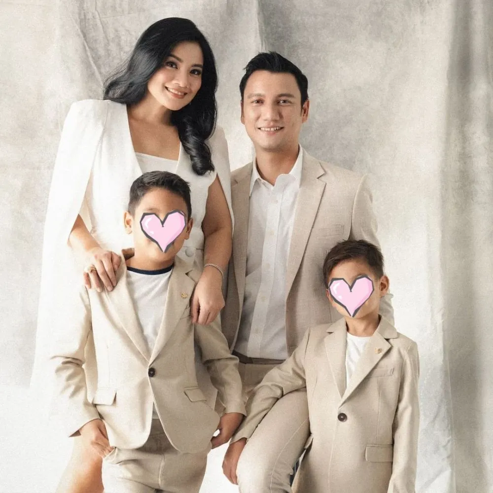 kemesraan titi kamal dan christian sugino dari pacaran © berbagai sumber kemesraan titi kamal dan christian sugino dari pacaran © berbagai sumber