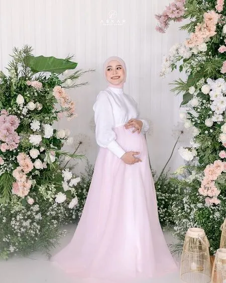 gaya maternity shoot Lesty Kejora © Instagram gaya maternity shoot Lesty Kejora © Instagram