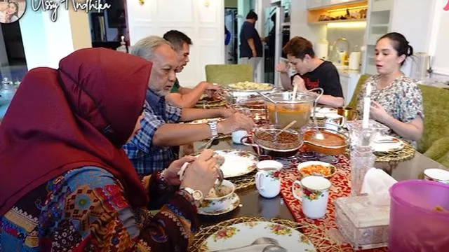 Momen akikah 9 anak penyanyi Instagram