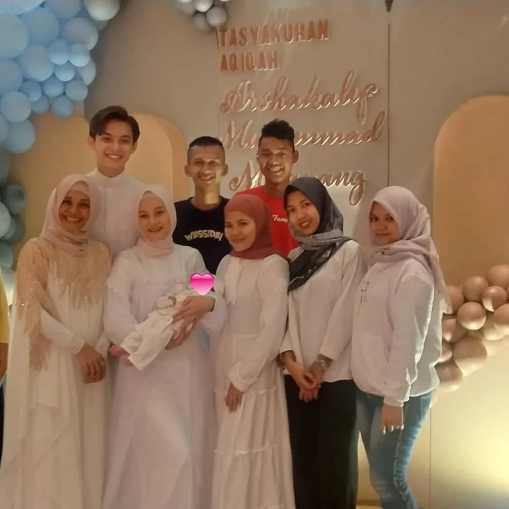 Momen akikah 9 anak penyanyi Instagram