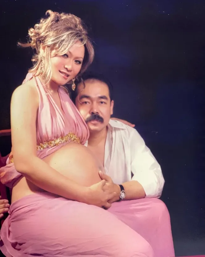 potret lawas maternity shoot Inul Daratista © Instagram potret lawas maternity shoot Inul Daratista © Instagram