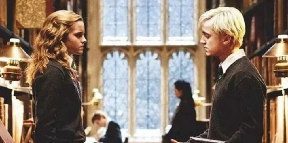 Emma Watson dan Tom Felton Berbagai sumber Emma Watson dan Tom Felton Berbagai sumber