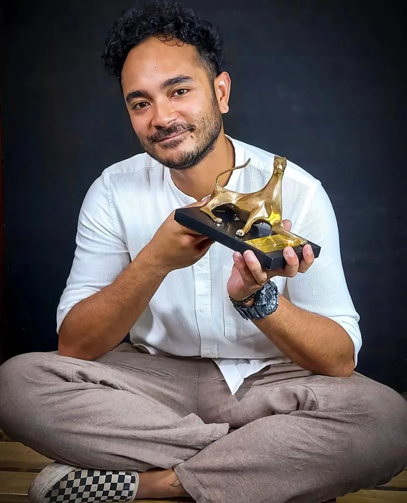 Nama asli dan nama panggung pemain layangan putus © Nama asli dan nama panggung pemain layangan putus ©