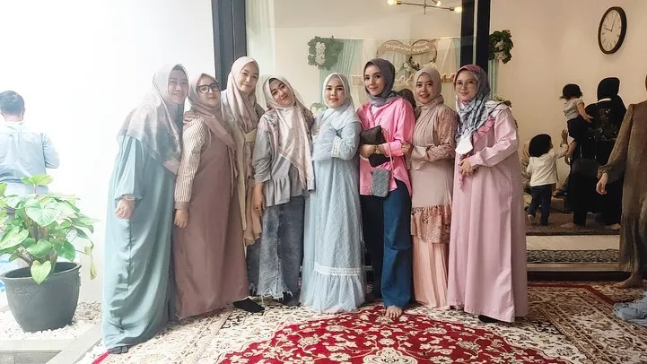 Ratu Annisa akikah anak ke-4 © 2022 berbagai sumber Ratu Annisa akikah anak ke-4 © 2022 berbagai sumber