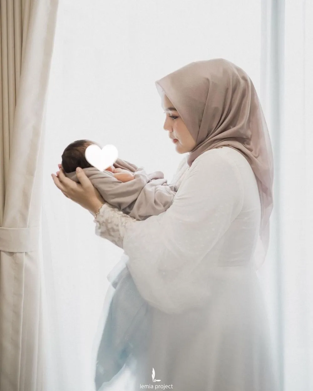 Ratu Annisa akikah anak ke-4 © 2022 berbagai sumber Ratu Annisa akikah anak ke-4 © 2022 berbagai sumber