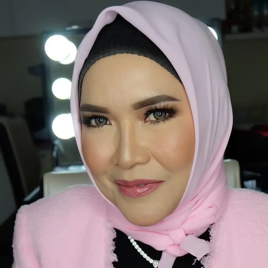 Gaya ibunda Ayu Ting Ting yang bikin heboh Instagram Gaya ibunda Ayu Ting Ting yang bikin heboh Instagram