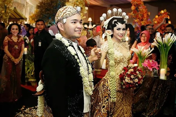 Momen ngunduh mantu penyanyi © berbagai sumber Momen ngunduh mantu penyanyi © berbagai sumber