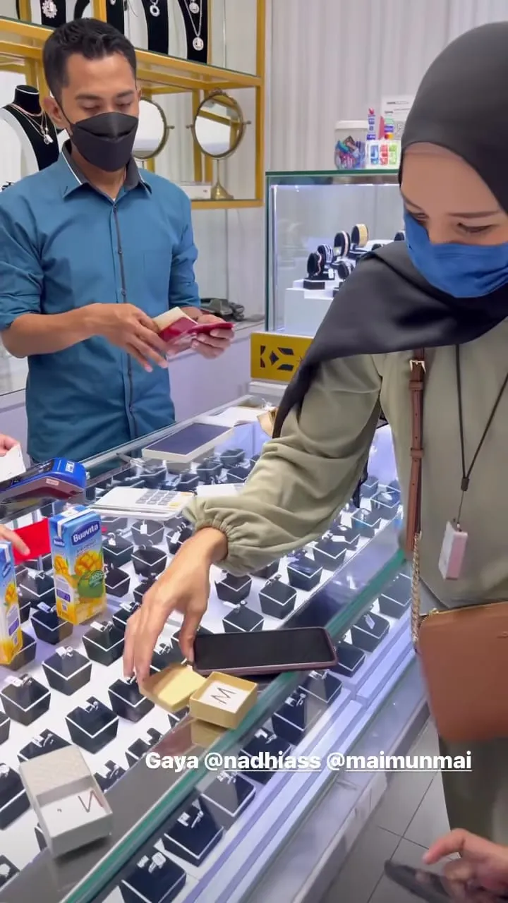 momen tya rayakan ultah asisten © instagram momen tya rayakan ultah asisten © instagram