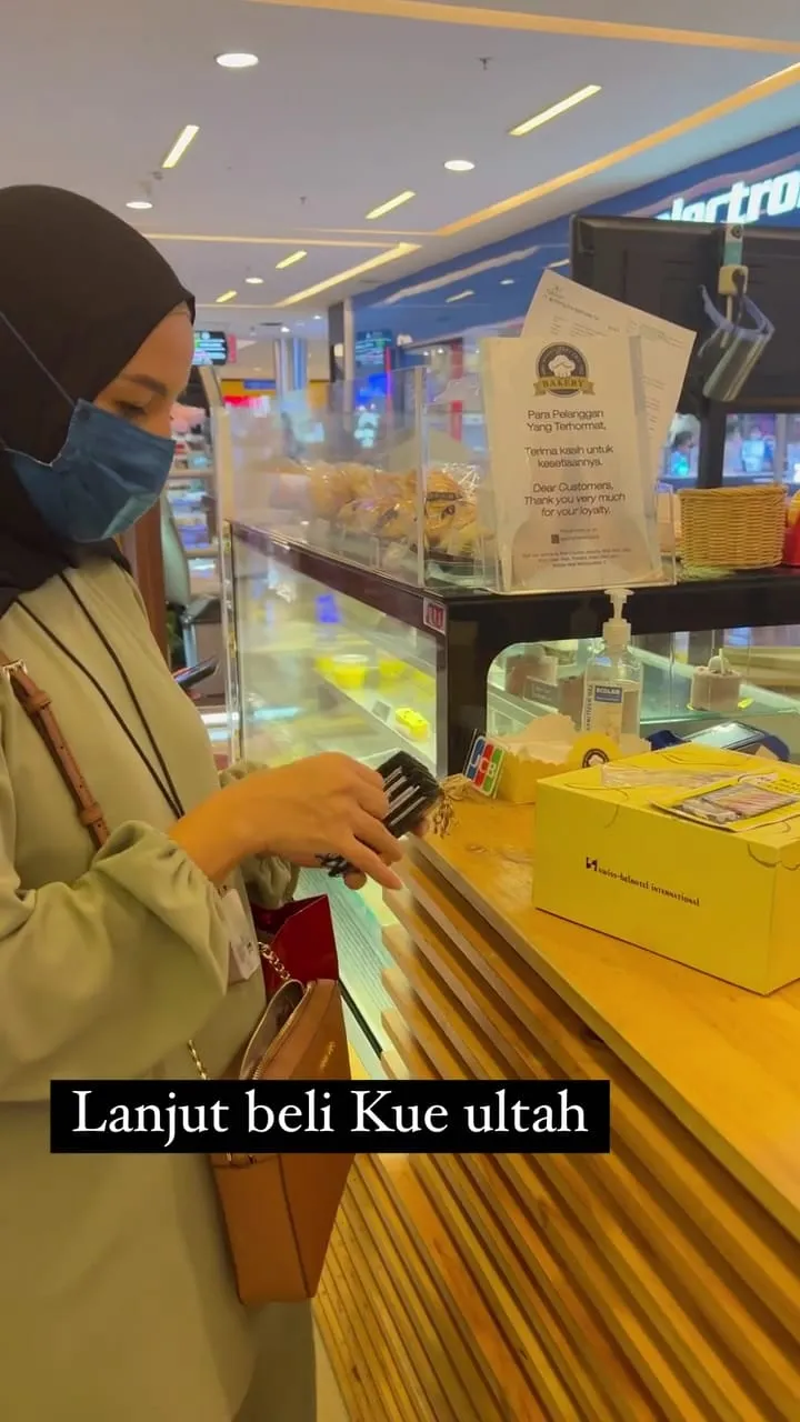 momen tya rayakan ultah asisten © instagram momen tya rayakan ultah asisten © instagram