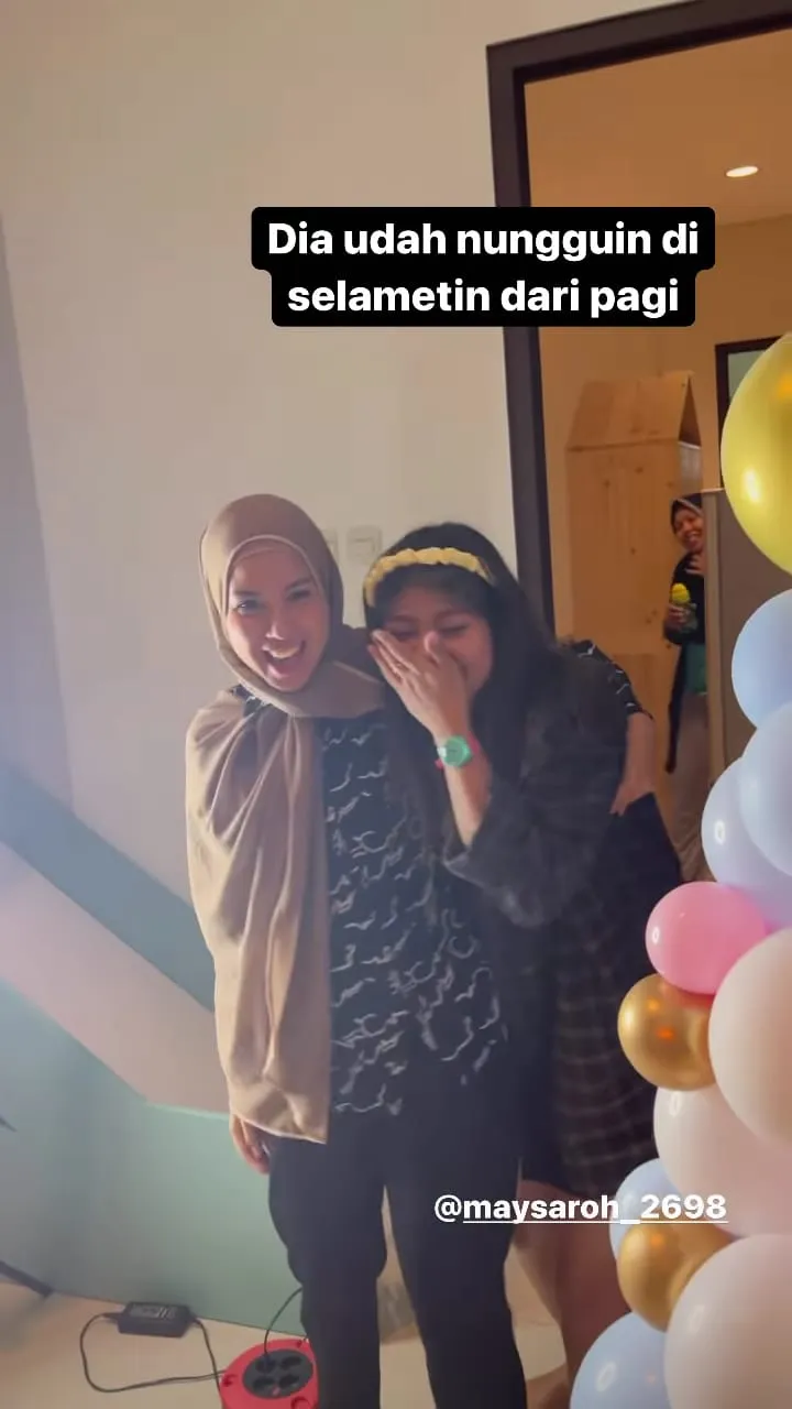 momen tya rayakan ultah asisten © instagram momen tya rayakan ultah asisten © instagram