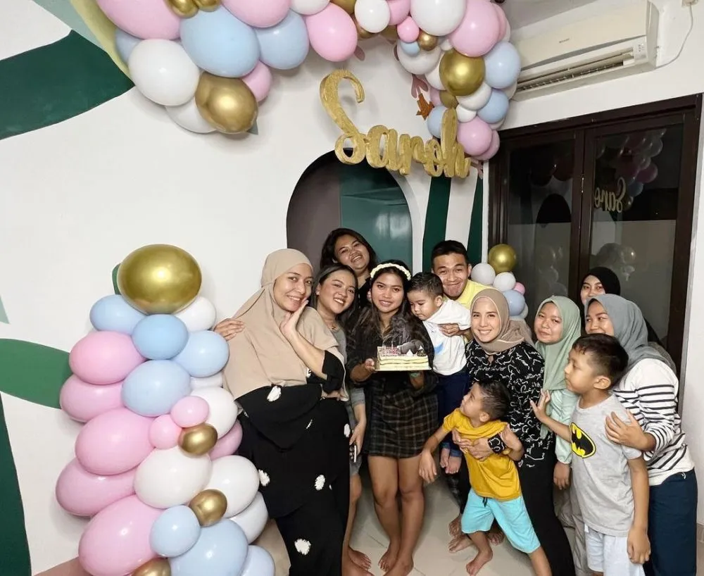 momen tya rayakan ultah asisten © instagram momen tya rayakan ultah asisten © instagram