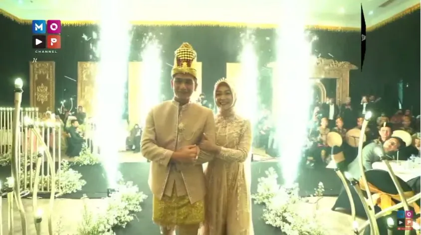 Momen ngunduh mantu Ria Ricis © berbagai sumber Momen ngunduh mantu Ria Ricis © berbagai sumber