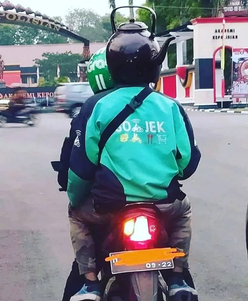 orang diboncengin malah nyeleneh tingkahnya © Instagram orang diboncengin malah nyeleneh tingkahnya © Instagram