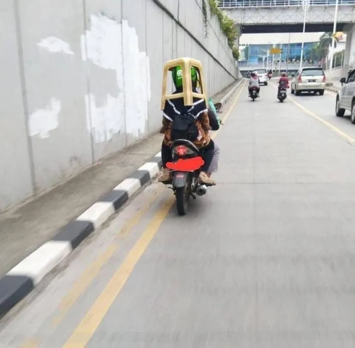 orang diboncengin malah nyeleneh tingkahnya © Instagram orang diboncengin malah nyeleneh tingkahnya © Instagram