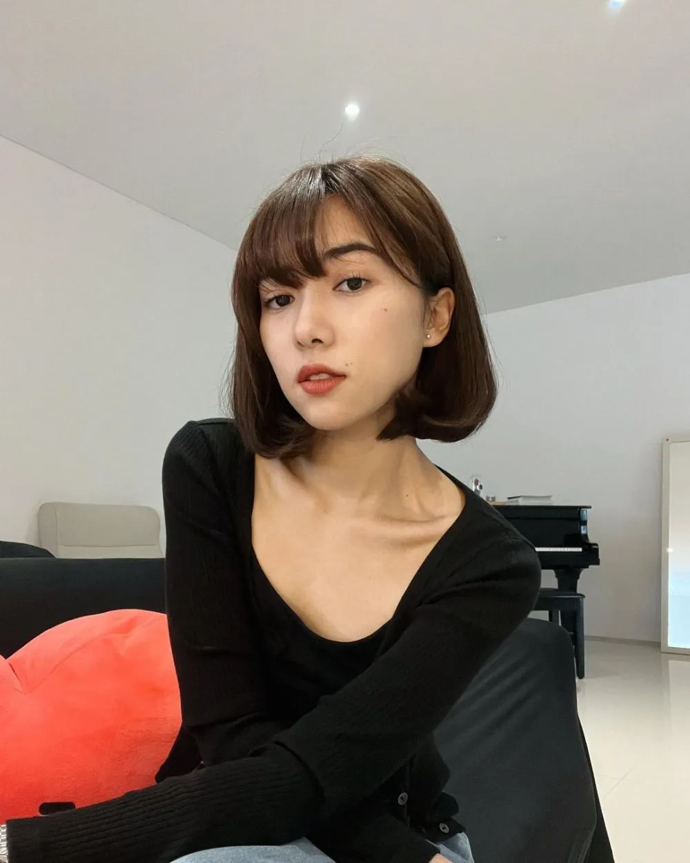 Potret terbaru Isyana Sarasvati berambut pendek © Instagram Potret terbaru Isyana Sarasvati berambut pendek © Instagram