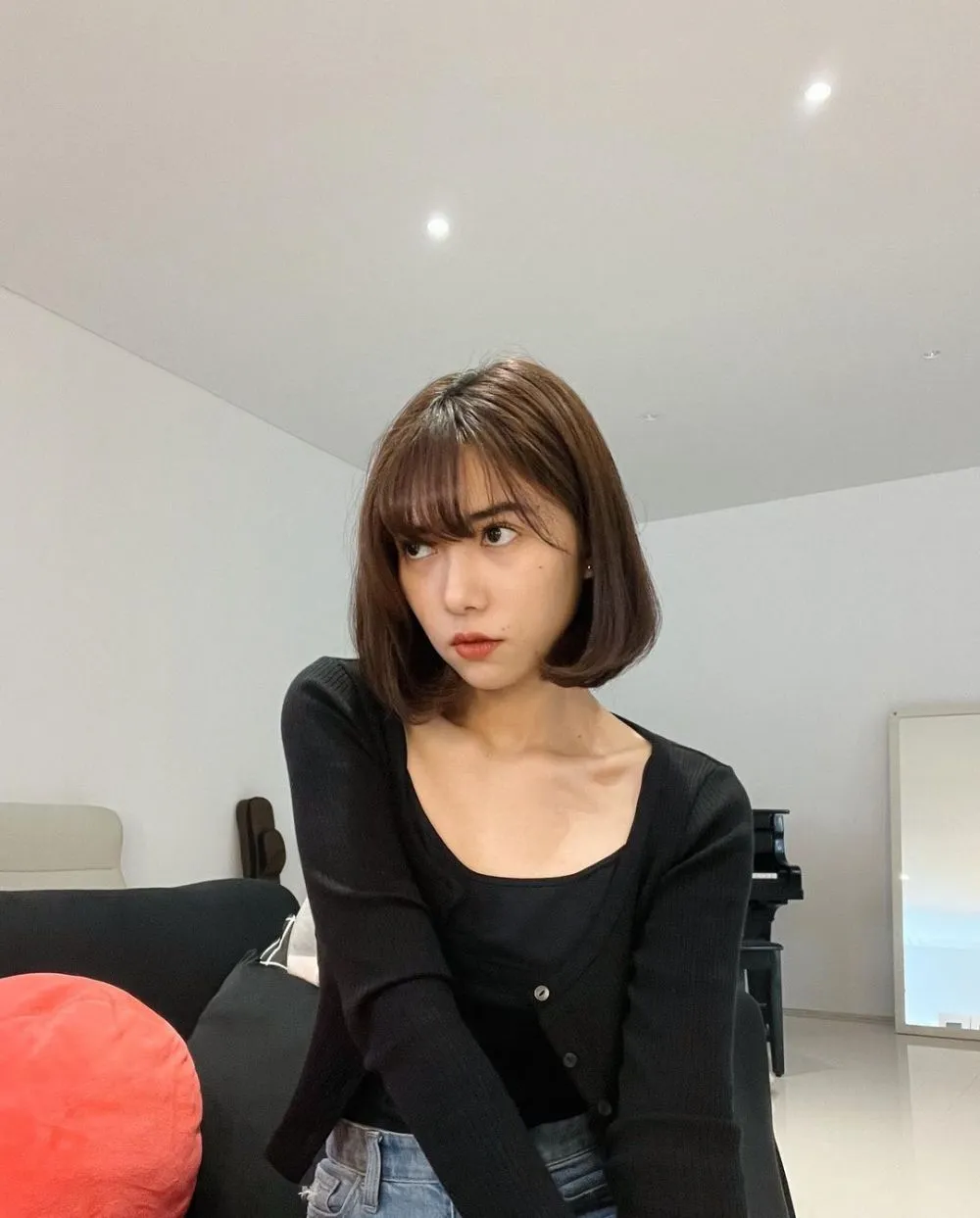 Potret terbaru Isyana Sarasvati berambut pendek © Instagram Potret terbaru Isyana Sarasvati berambut pendek © Instagram