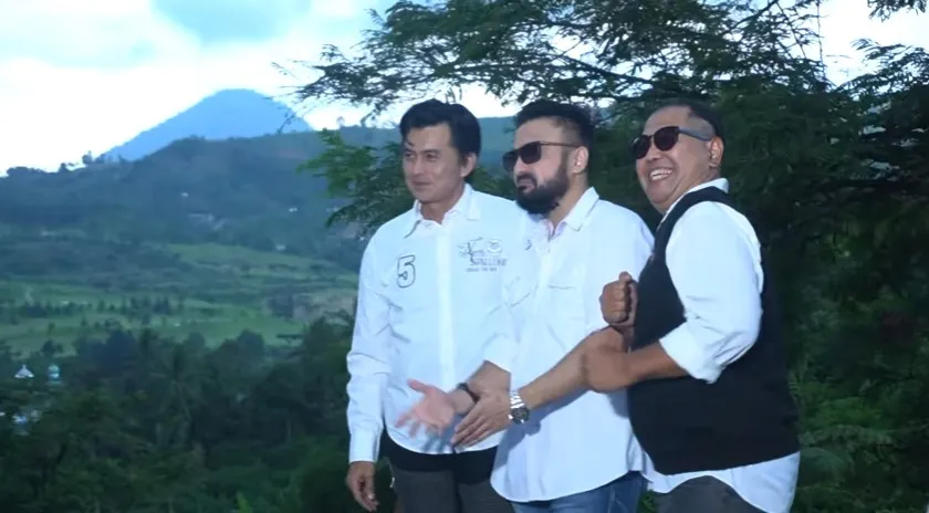 momen reuni pemain Misteri Gunung Merapi © YouTube momen reuni pemain Misteri Gunung Merapi © YouTube