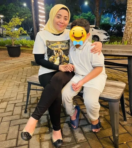 Potret terbaru Muzdalifah muda dan langsing © Instagram Potret terbaru Muzdalifah muda dan langsing © Instagram