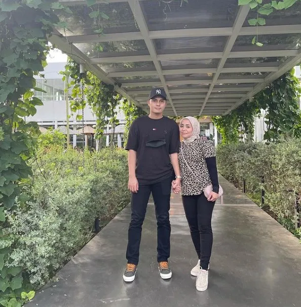 Potret terbaru Muzdalifah muda dan langsing © Instagram Potret terbaru Muzdalifah muda dan langsing © Instagram