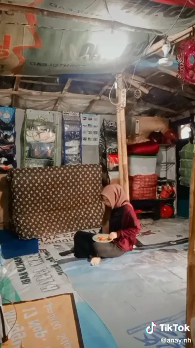 rumah gubuk kamar estetik © TikTok