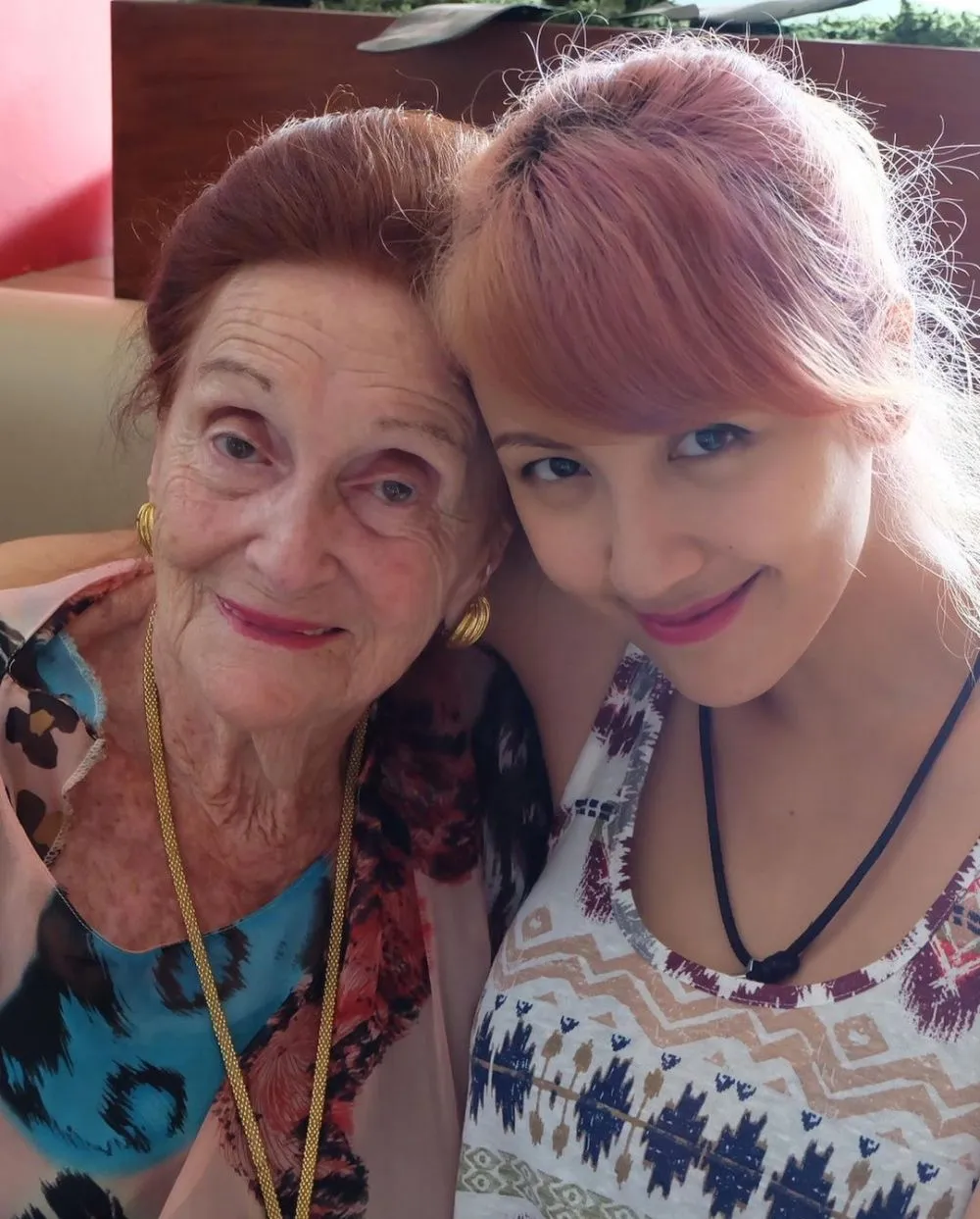 Potret Sharena Delon bareng nenek © Instagram Potret Sharena Delon bareng nenek © Instagram