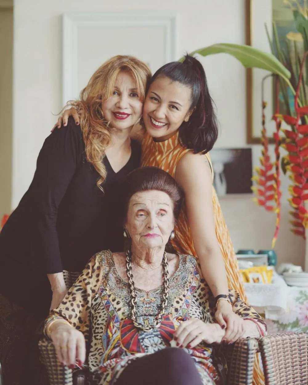 Potret Sharena Delon bareng nenek © Instagram Potret Sharena Delon bareng nenek © Instagram