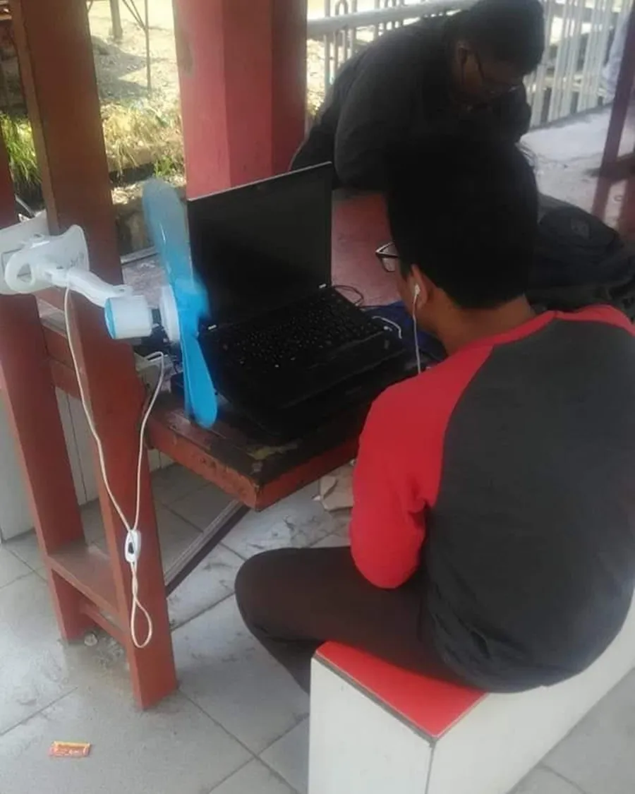 tingkah absurd belajar mandiri © berbagai sumber tingkah absurd belajar mandiri © berbagai sumber