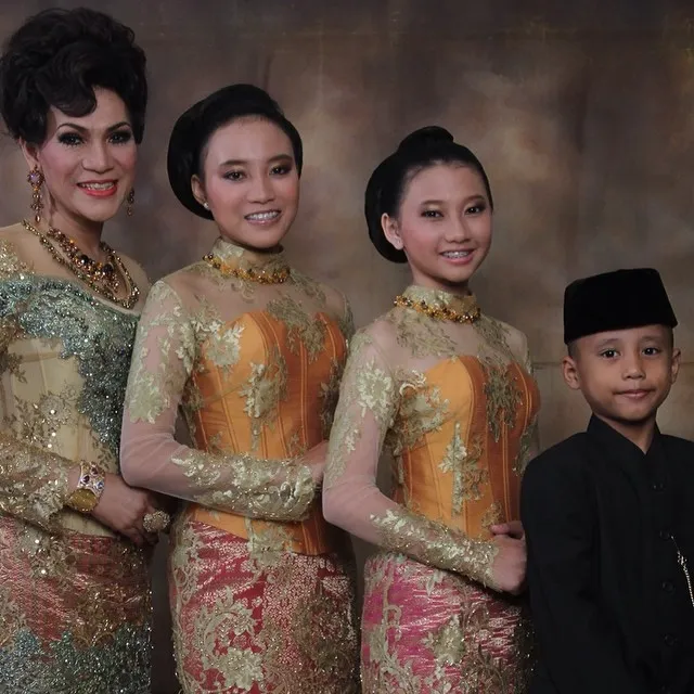 dorce gamalama bareng anak angkatnya © instagram dorce gamalama bareng anak angkatnya © instagram