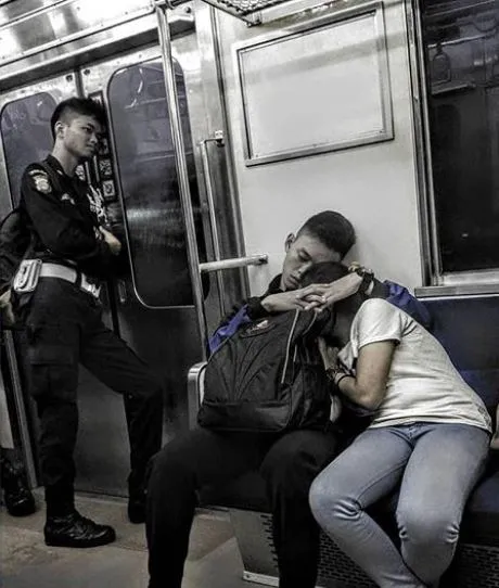 bapak-bapak bikin canggung tingkahnya © Instagram bapak-bapak bikin canggung tingkahnya © Instagram