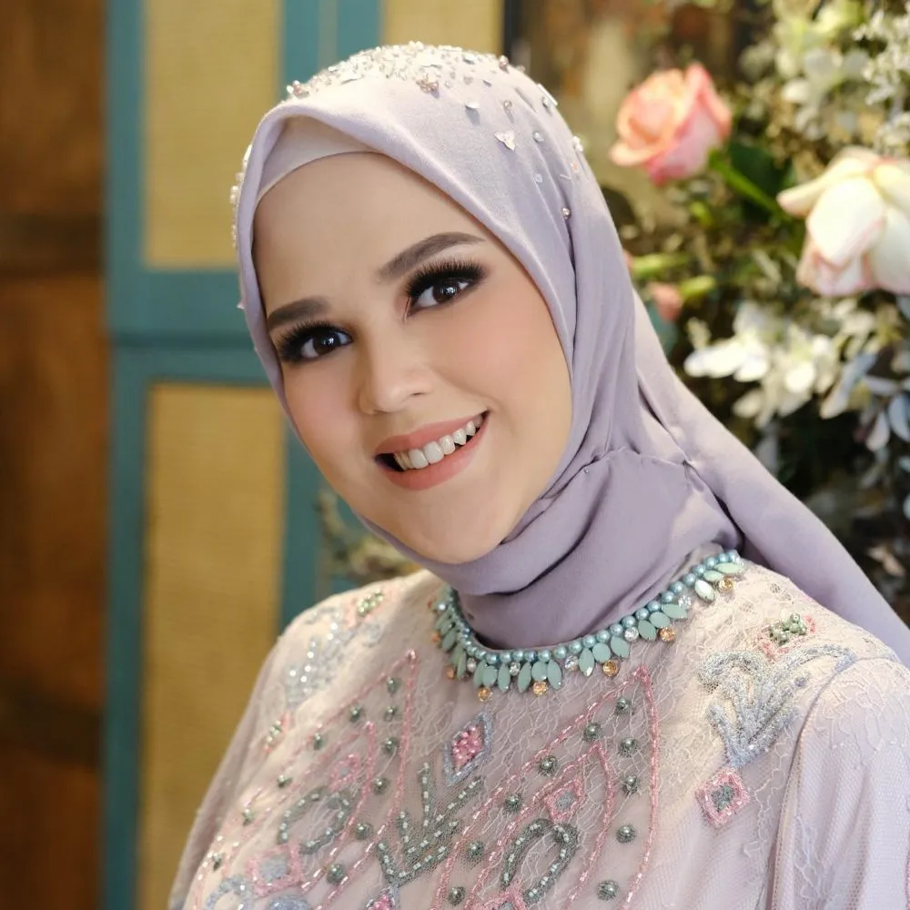 gaya maternity shoot Cut Meyriska dan suami © berbagai sumber gaya maternity shoot Cut Meyriska dan suami © berbagai sumber