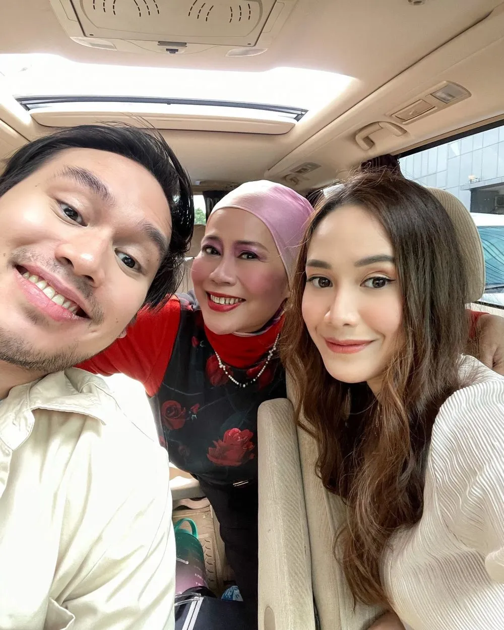 kebersamaan dewi yull bareng menantu © instagram kebersamaan dewi yull bareng menantu © instagram