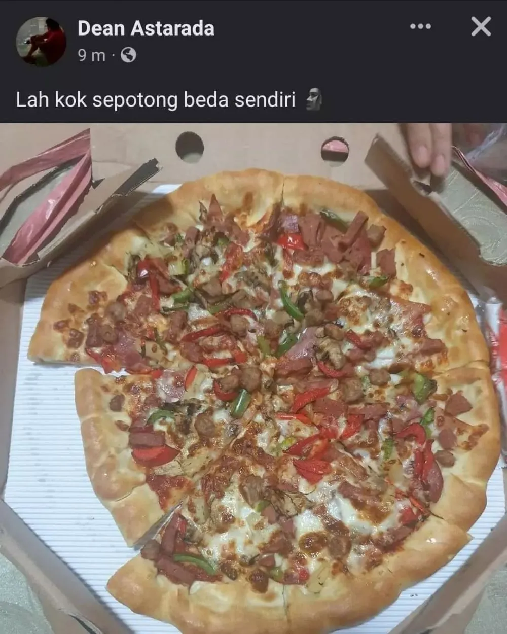 status fb ada kejanggalan lucu © Instagram