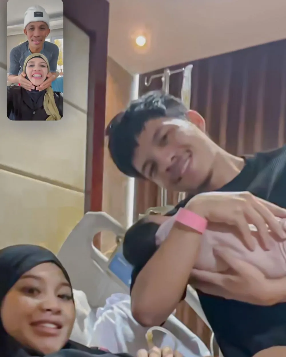 Potret terbaru Aurel Hermansyah usai lahiran © berbagai sumber Potret terbaru Aurel Hermansyah usai lahiran © berbagai sumber