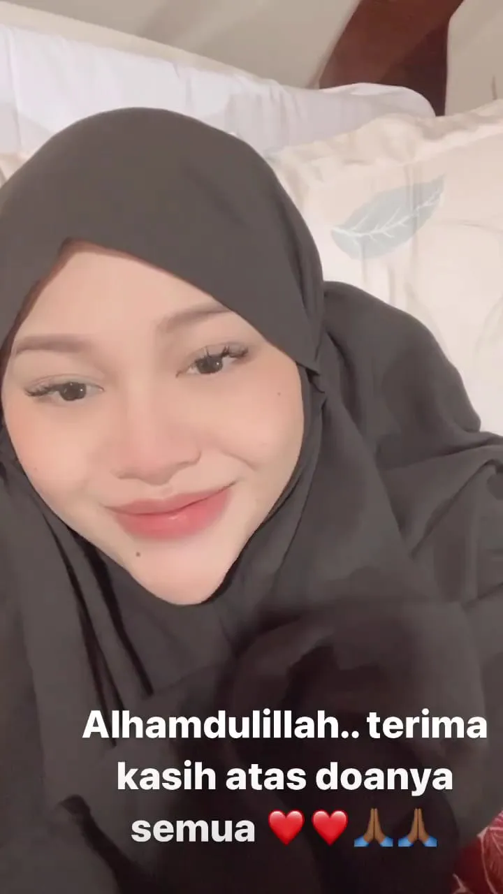 potret natural penyanyi usai lahiran © instagram